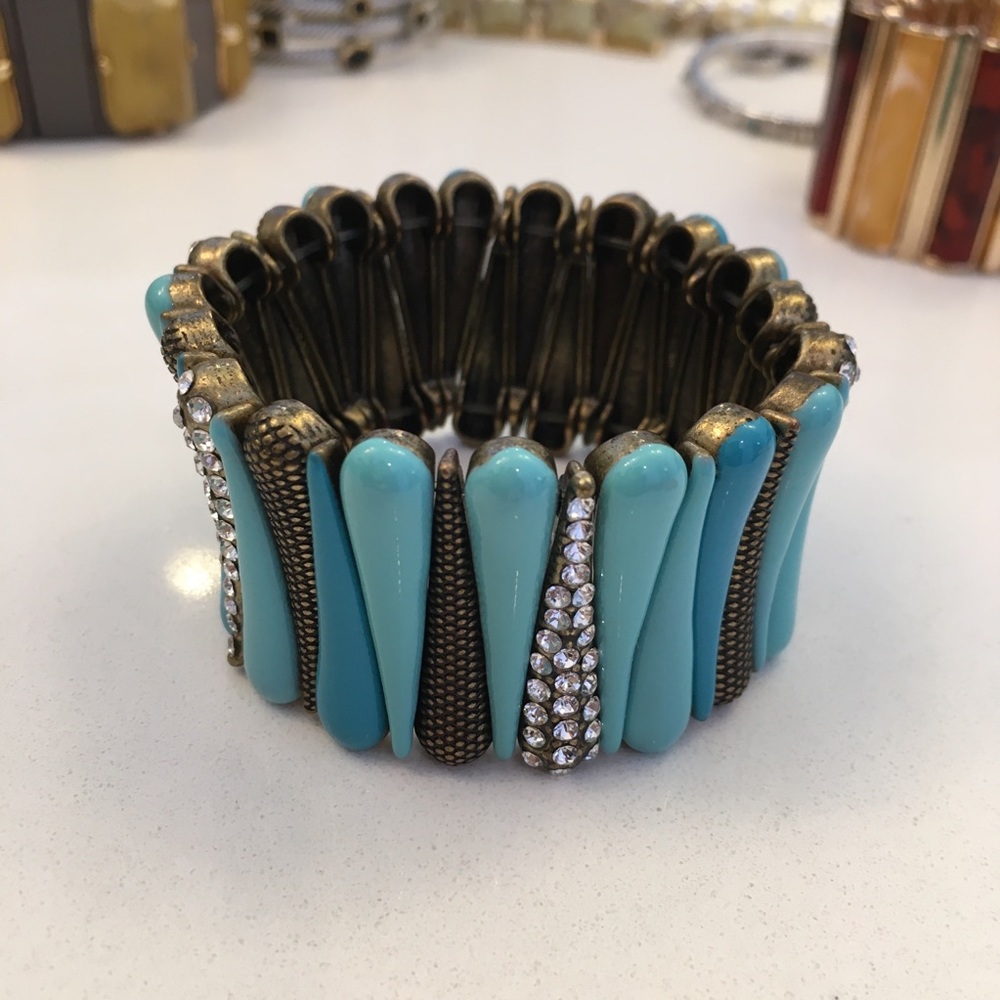 Stretchable teal bracelet